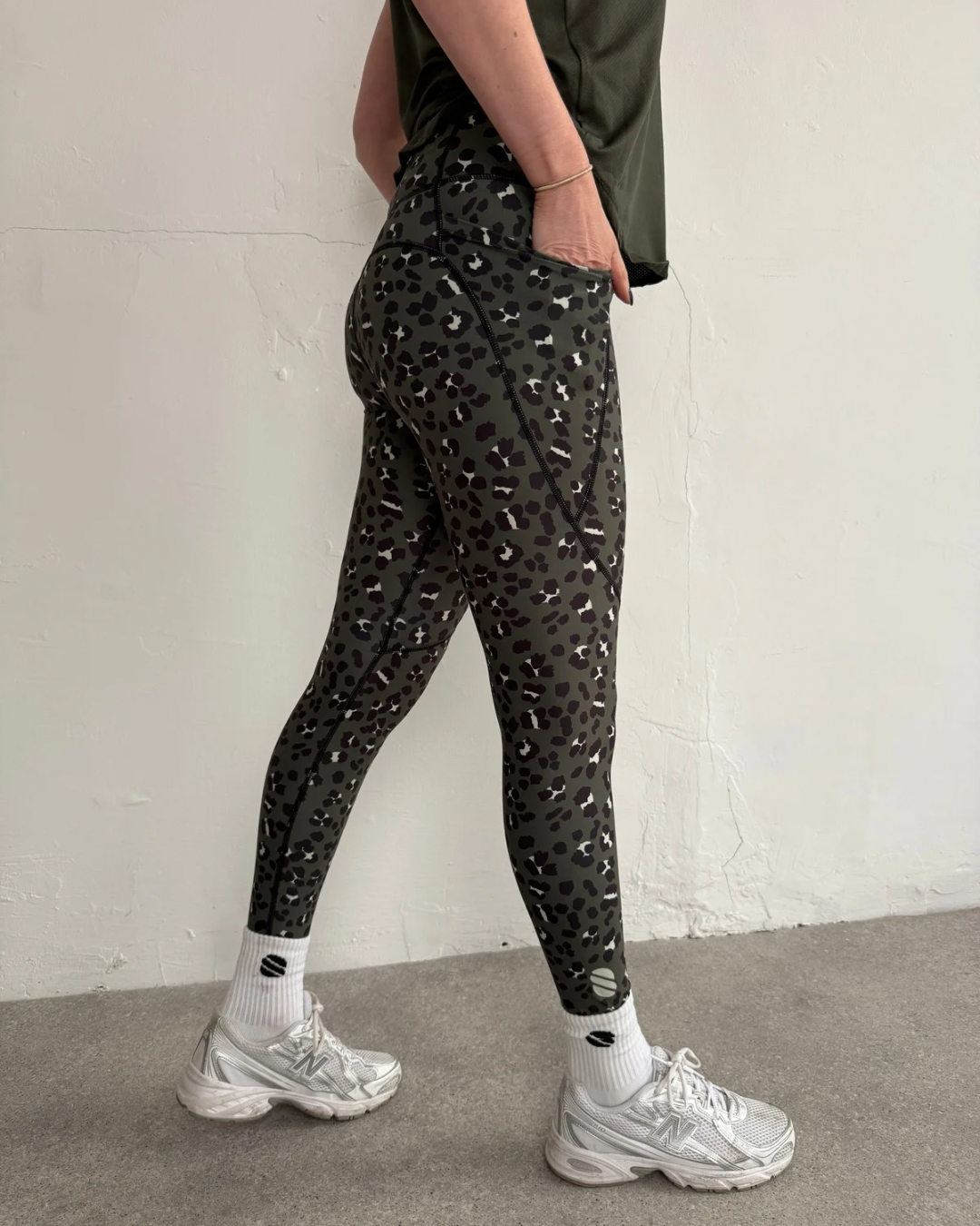 RISE Compression Leggings - Green/Grey Leopard Print