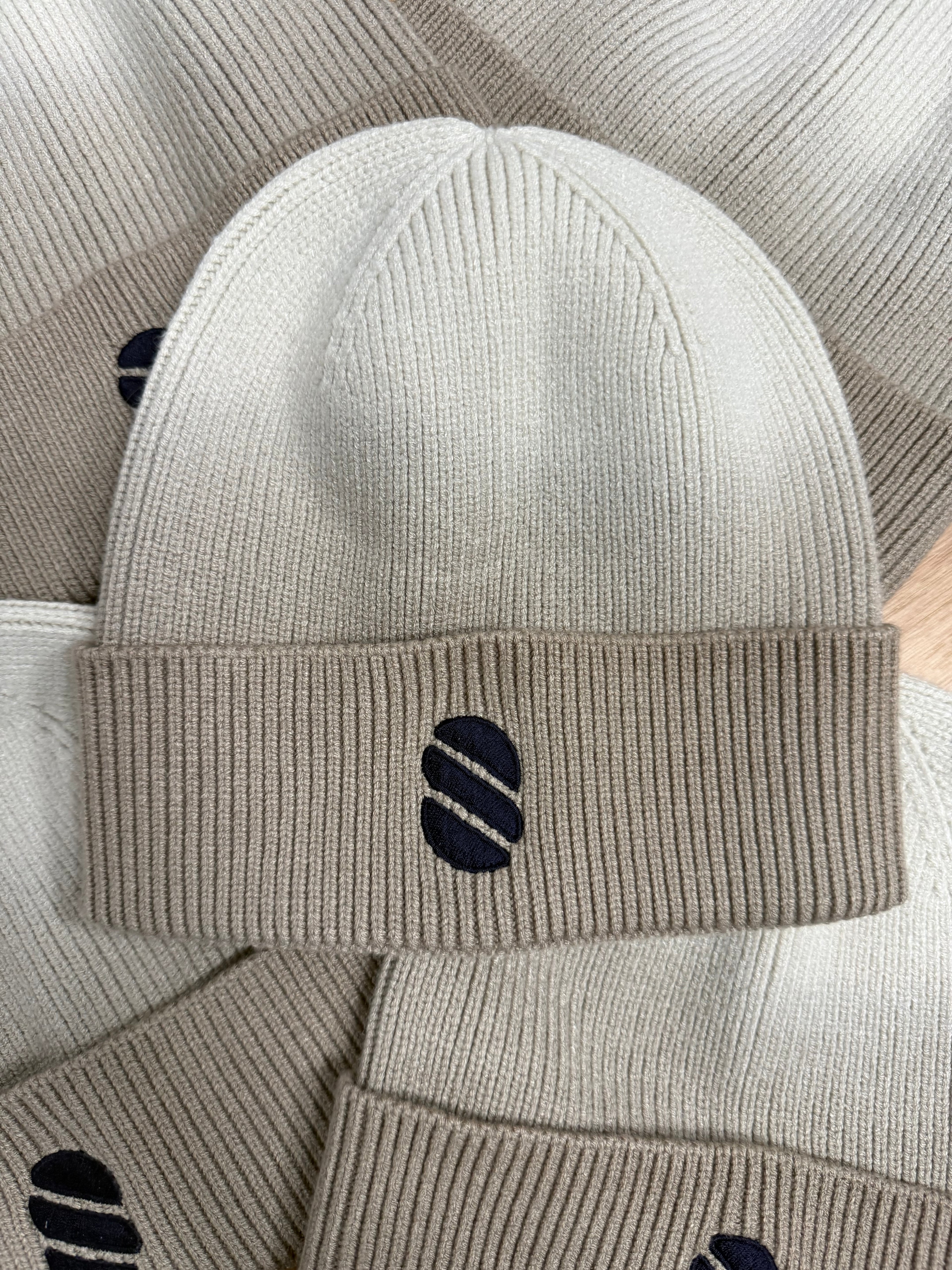 Ombre Show Up Club Beanie - Oat milk