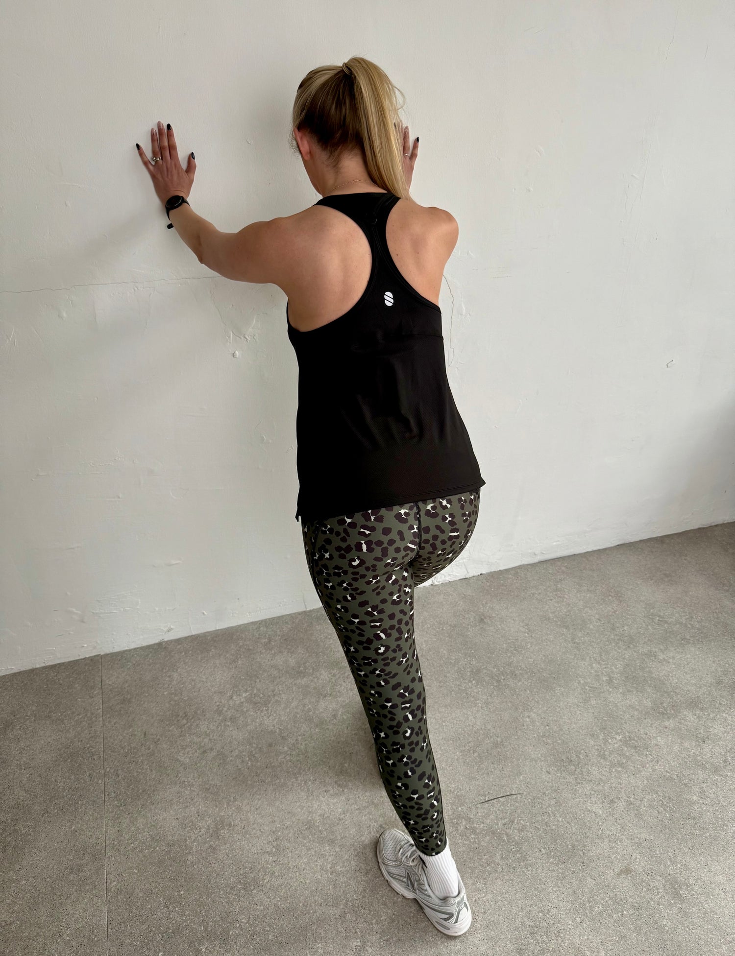 Lola V-Neck Fitness Vest  - Black