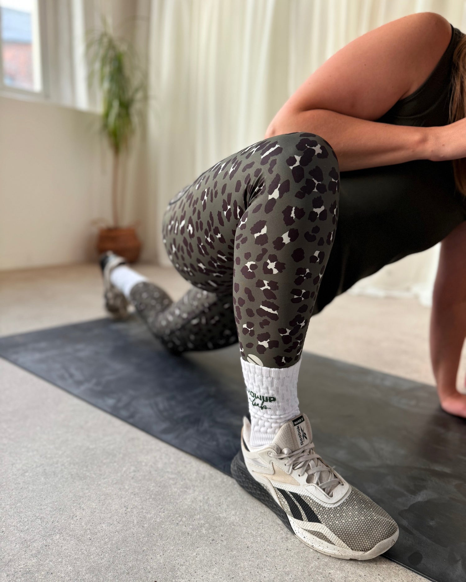 RISE Compression Leggings - Green/Grey Leopard Print