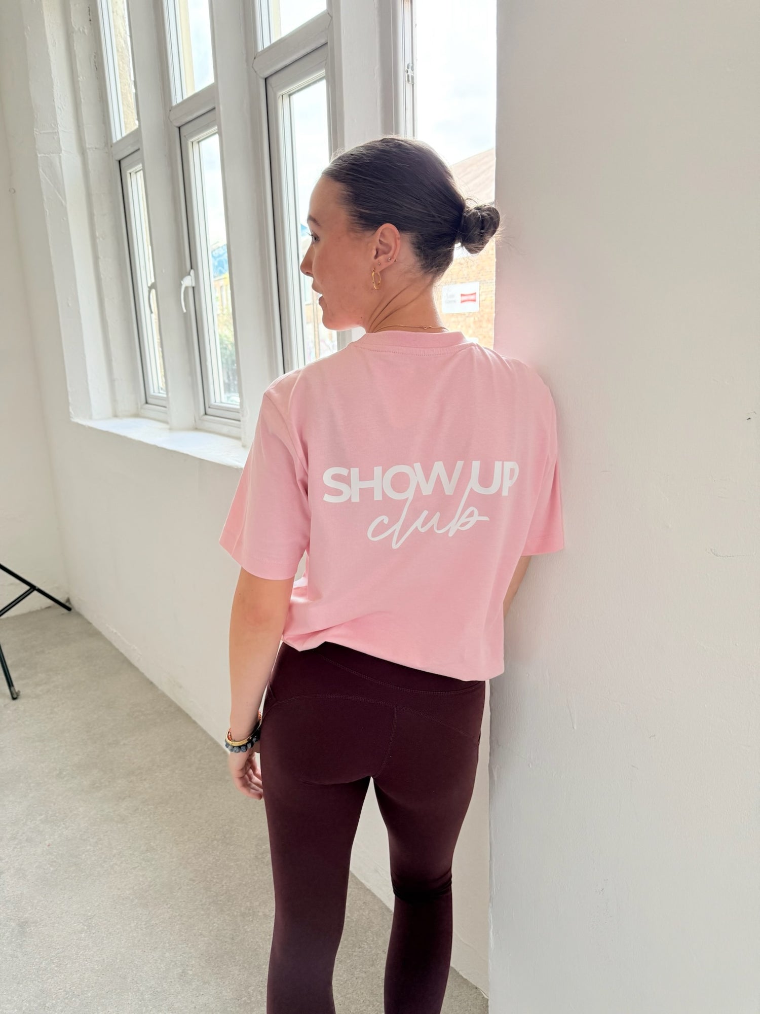 Person wearing a pink &